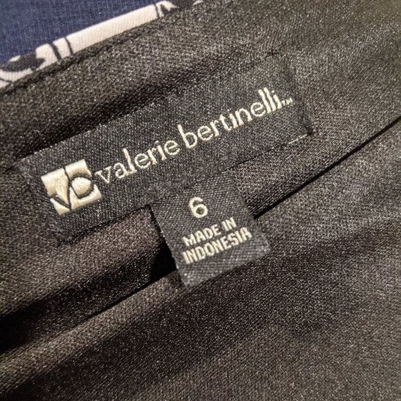 Black and White Filigree Pattern Dress - Picture 7 of 7